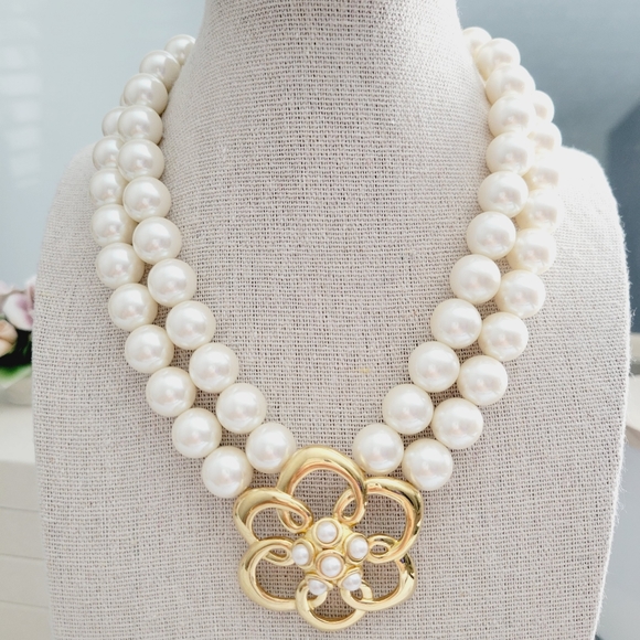 VINTAGE RARE Marvella faux pearl necklace